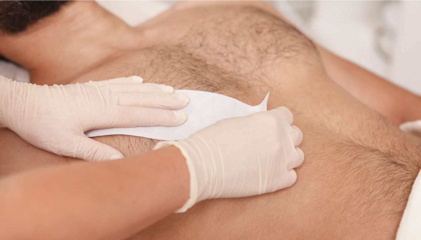 L’épilation à la cire pour hommes se banalise : quelles zones et quel rythme d’entretien ?